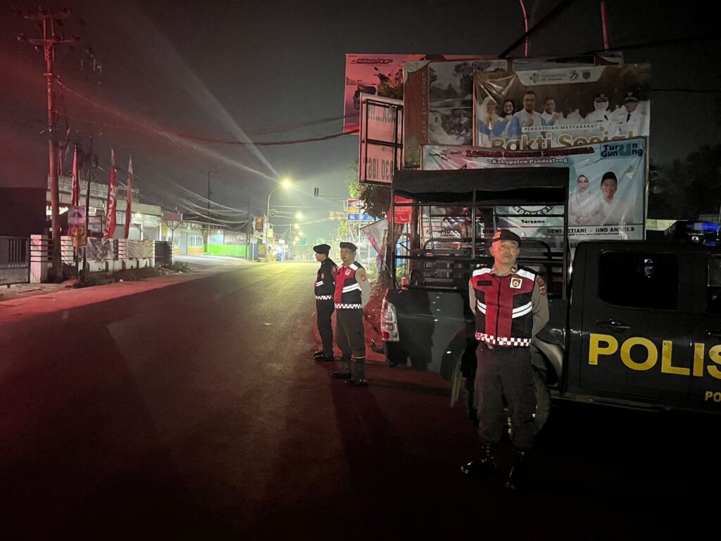 Sat Samapta Polres Pandeglang Gelar Pengaturan Lalu Lintas Malam Hari di Pertigaan Cipacung 1 WhatsApp Image 2024 08 28 at 05.51.24