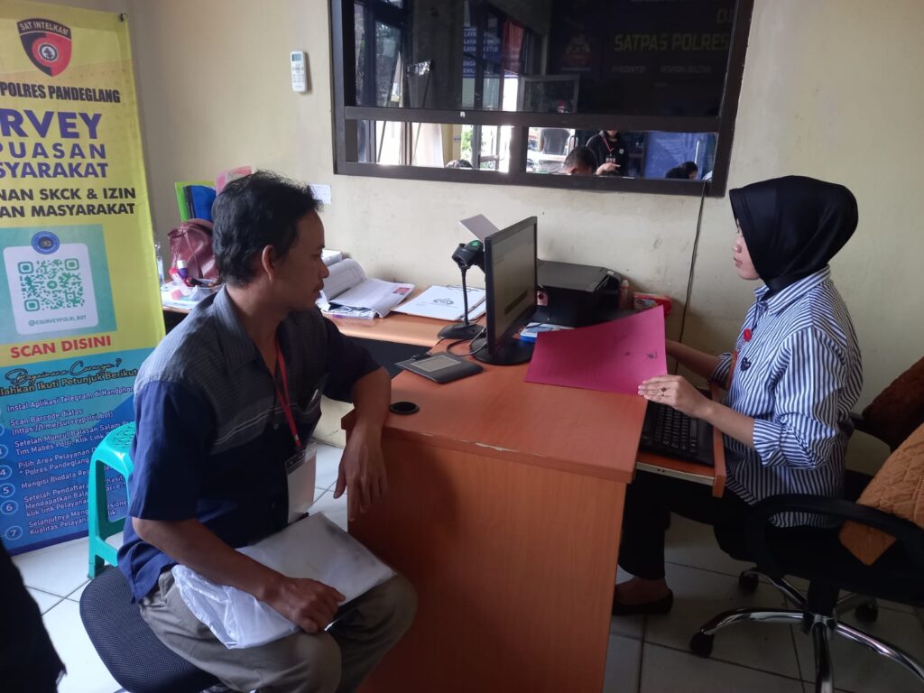 Polres Pandeglang Tingkatkan Pelayanan Publik dengan Pembuatan SKCK yang Efisien 10 WhatsApp Image 2024 08 29 at 13.09.17