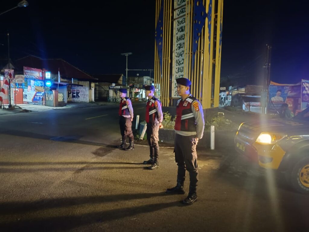 Sat Samapta Polres Pandeglang Laksanakan Patroli Malam, Cegah Aksi C3 di Wilayah 2 WhatsApp Image 2024 08 30 at 05.14.26