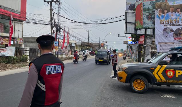 Sat Samapta Polres Pandeglang Gelar Patroli di Pertigaan Cipacung 6 pc1