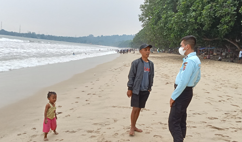 Satpamobvit Polres Pandeglang Gelar Dialogis di Pantai Lippo Carita 9 pdw