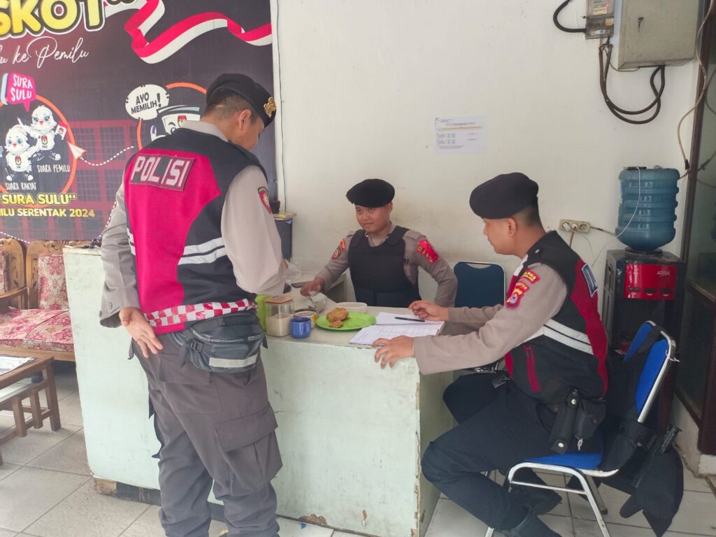 Sat Samapta Polres Pandeglang Gelar Pengamanan di Kantor KPU Kabupaten Pandeglang dalam Rangka Operasi Mantap Praja 2024 7 WhatsApp Image 2024 09 01 at 16.15.33 1