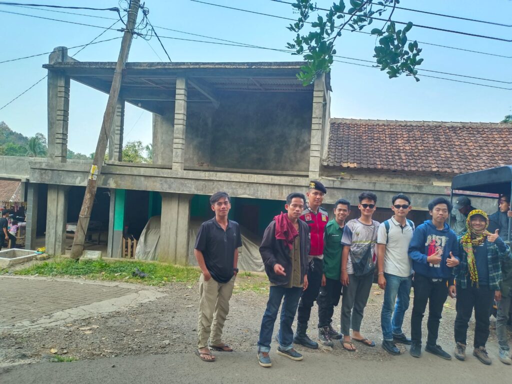 Sat Samapta Polres Pandeglang Gelar Kegiatan Dialogis di Kadu Engang, Himbauan Kamtibmas untuk Pemuda Setempat 5 WhatsApp Image 2024 09 01 at 16.15.34 1