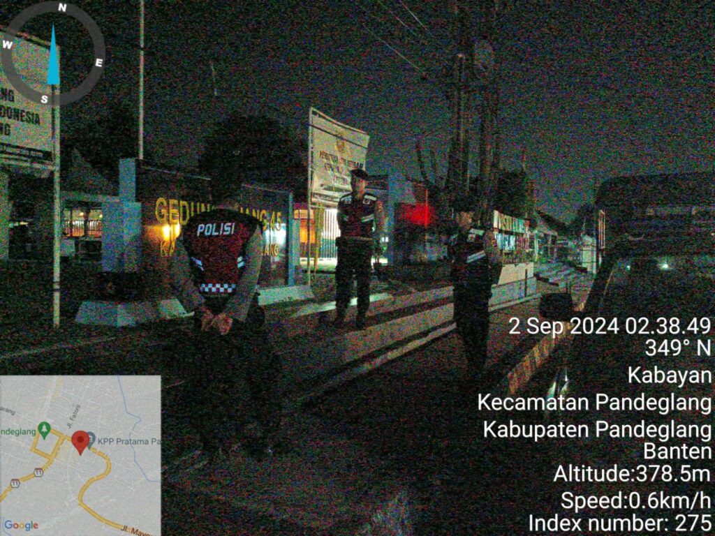 Sat Samapta Polres Pandeglang Gelar Patroli Malam di Gedung Juang 45, Pastikan Keamanan Masyarakat 4 WhatsApp Image 2024 09 02 at 03.50.00