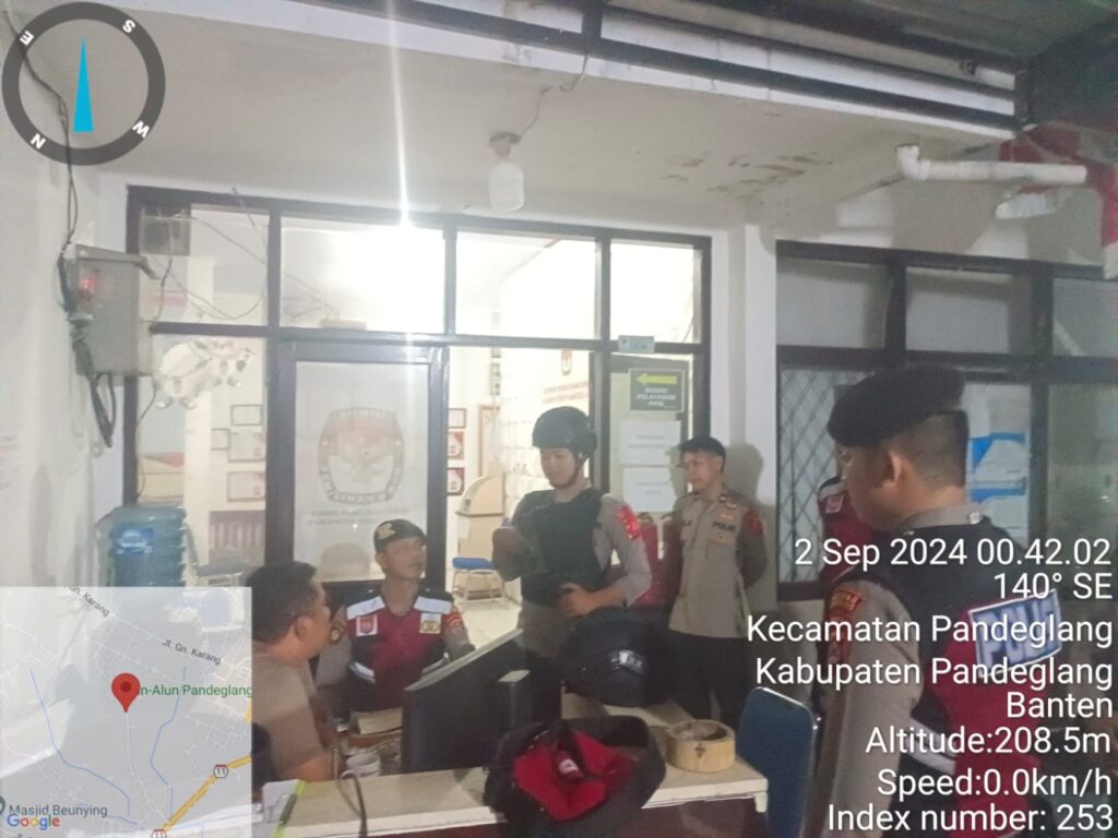 Sat Samapta Polres Pandeglang Kawal Ketat Kantor KPU dengan Pengamanan 24 Jam Selama Pilkada 2024 3 WhatsApp Image 2024 09 02 at 03.50.04