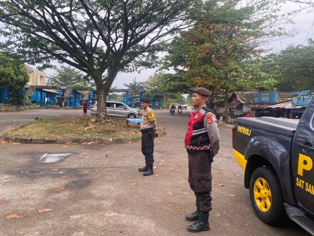 Kasat Samapta Polres Pandeglang IPTU Akbar Pimpin Patroli di Terminal Kadubanen, Jaga Kondusifitas 10 WhatsApp Image 2024 09 06 at 10.37.36