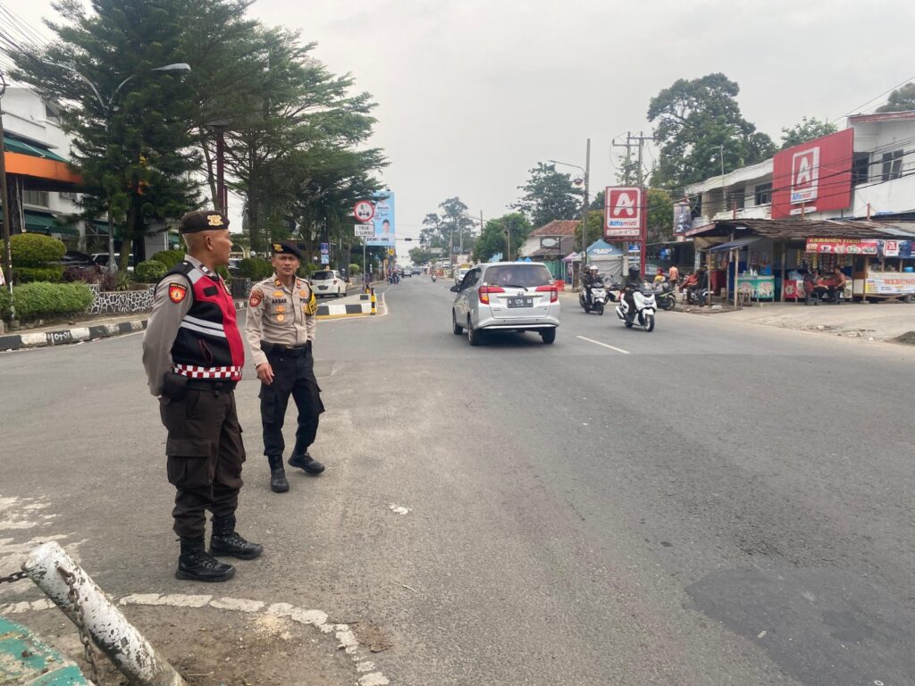 Kasat Samapta Polres Pandeglang Gelar Strong Point Pagi di Persimpangan Cigadung, Jamin Keamanan 9 WhatsApp Image 2024 09 06 at 10.39.30