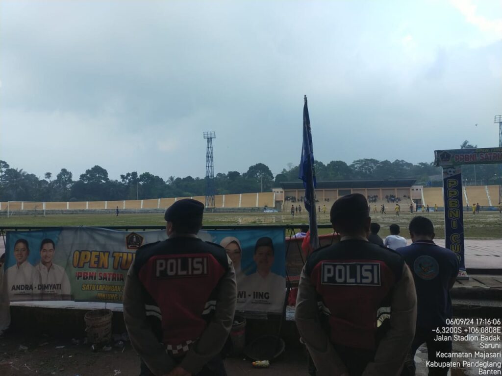 Sat Samapta Polres Pandeglang Amankan Pertandingan Sepak Bola di Stadion Badak untuk Jaga Kondusifitas 5 WhatsApp Image 2024 09 06 at 18.00.59