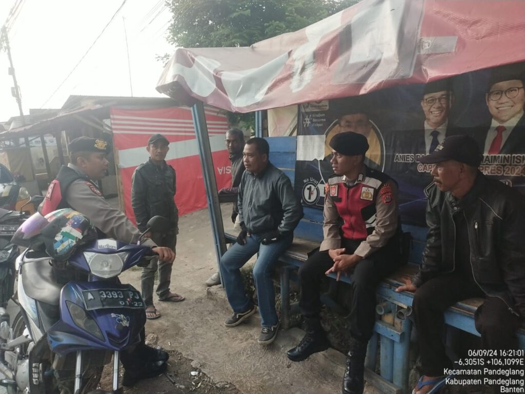 Sat Samapta Polres Pandeglang Sambangi Tukang Ojek di Pasar Badak, Sampaikan Himbauan Kamtibmas Antisipasi Curanmor 3 WhatsApp Image 2024 09 06 at 18.01.01