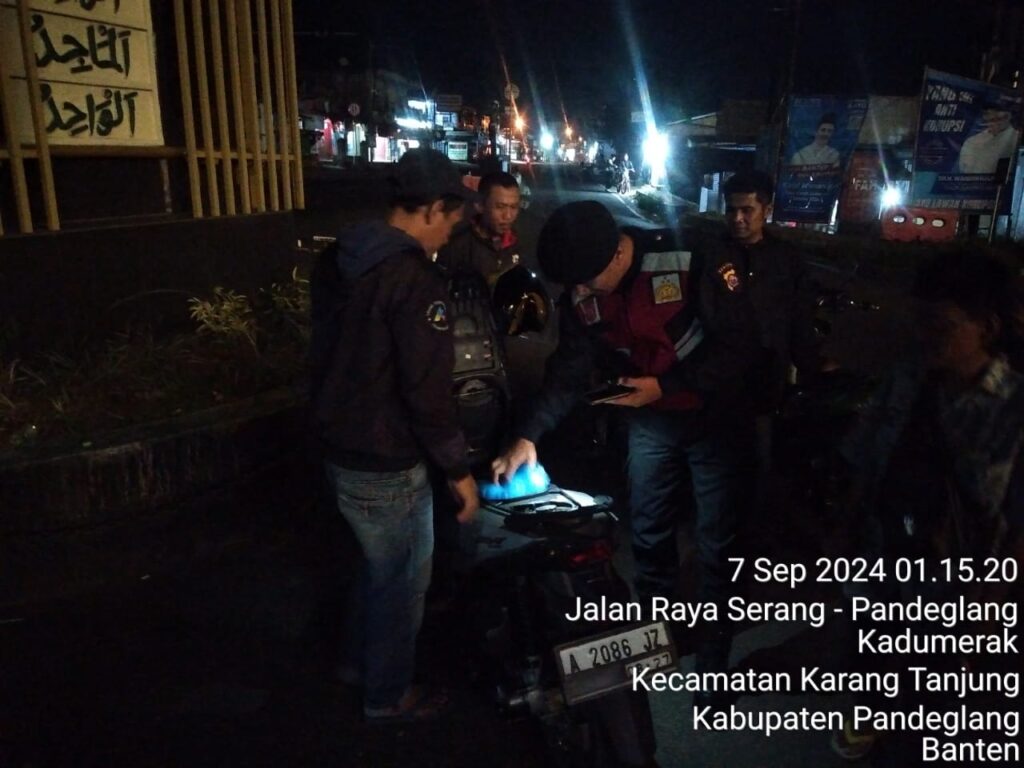 Sat Samapta Polres Pandeglang Gelar Patroli Malam Dialogis, Pastikan Wilayah Aman 1 WhatsApp Image 2024 09 07 at 04.21.18