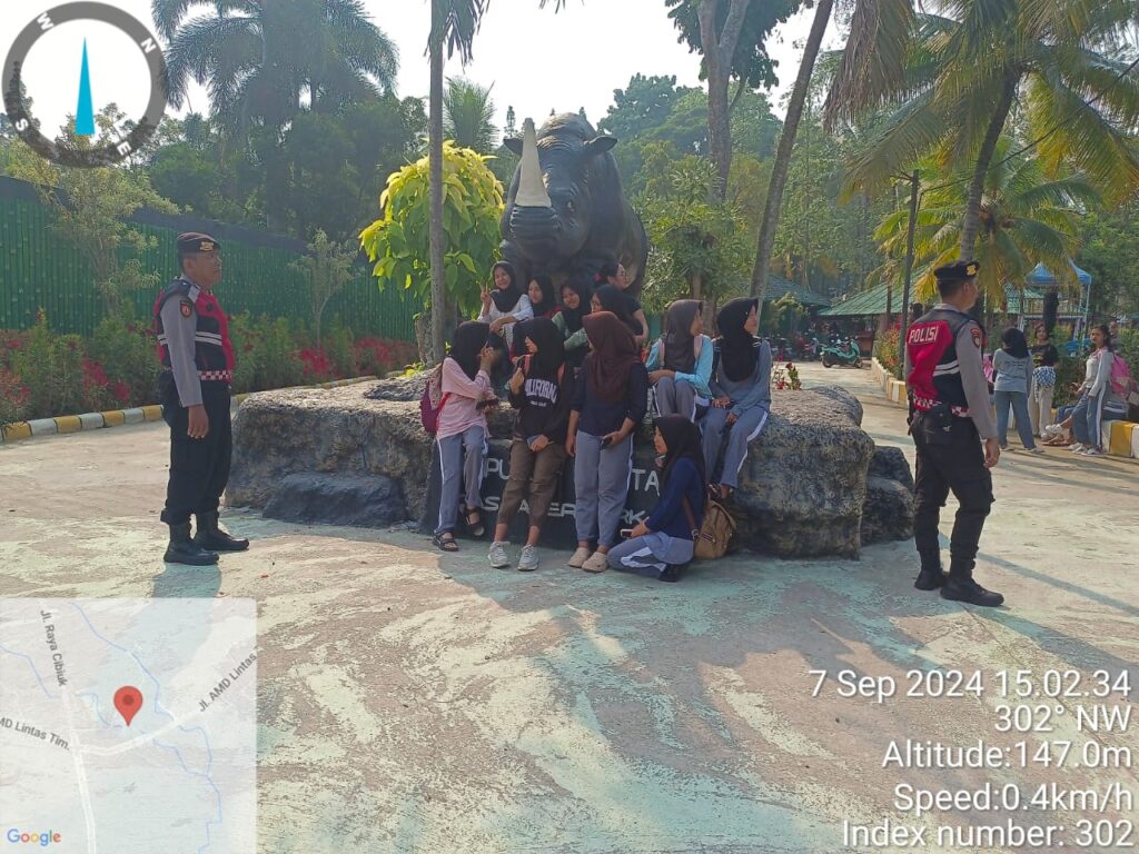 Sat Samapta Polres Pandeglang Sambangi Anak Sekolah di DM Waterpark, Berikan Himbauan Kamtibmas Berhati-Hati Saat Berenang 8 WhatsApp Image 2024 09 07 at 16.47.58