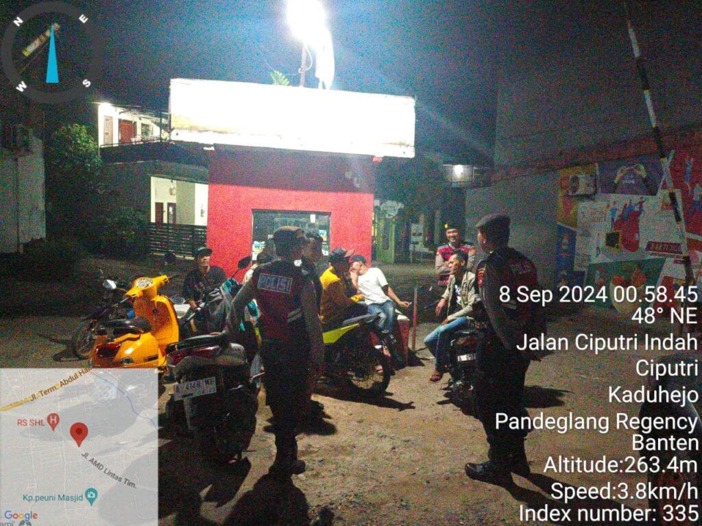 Sat Samapta Polres Pandeglang Sambangi Warga Ronda di Perumahan Saruni, Jalin Kamtibmas pada Malam Minggu 10 WhatsApp Image 2024 09 08 at 06.11.42