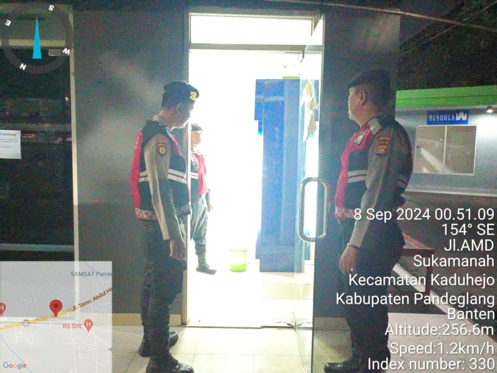 Sat Samapta Polres Pandeglang Gelar Patroli Jalan Kaki di ATM, Cegah Tindak Kriminalitas 7 WhatsApp Image 2024 09 08 at 06.11.43