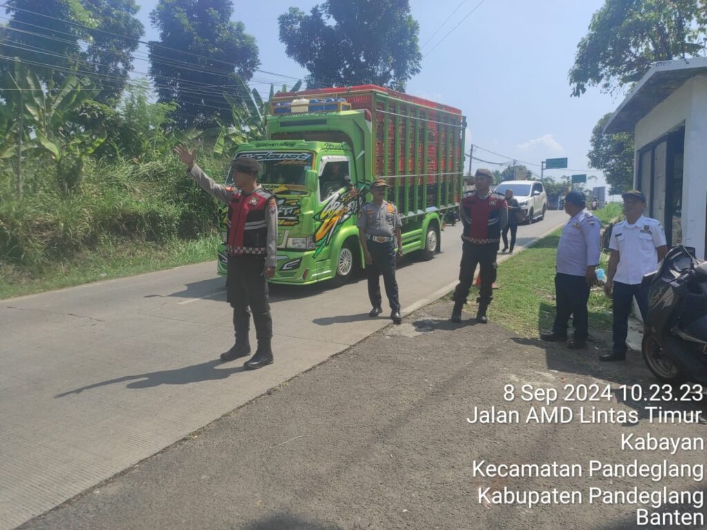 Sat Samapta Polres Pandeglang Tertibkan Kendaraan Umum di Terminal Kadubanen 3 WhatsApp Image 2024 09 08 at 16.53.22
