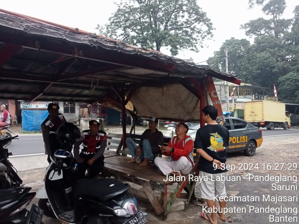 Sat Samapta Polres Pandeglang Sambangi Pangkalan Ojek di Jalan Lintas AMD Timur, Berikan Himbauan Kamtibmas 7 WhatsApp Image 2024 09 09 at 17.47.51