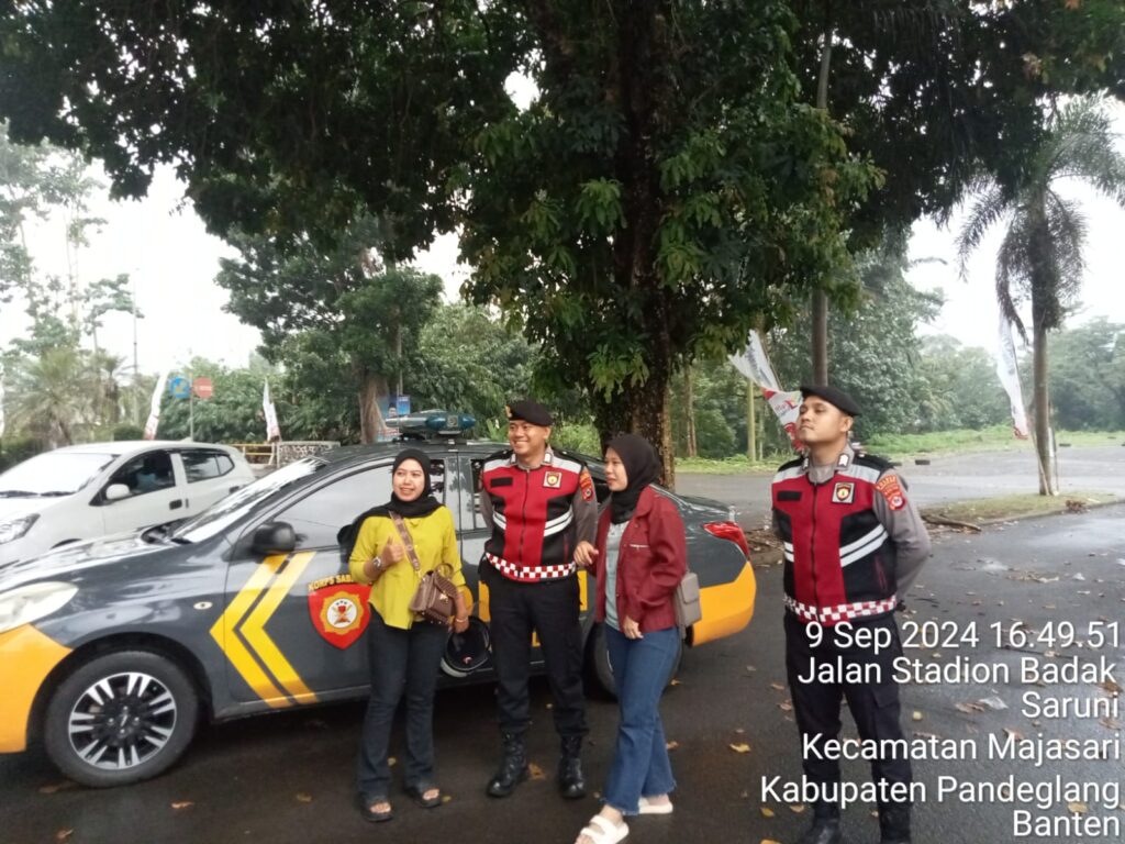Sat Samapta Polres Pandeglang Patroli Dialogis di Stadion Badak, Pastikan Kenyamanan Pengunjung 6 WhatsApp Image 2024 09 09 at 17.47.52