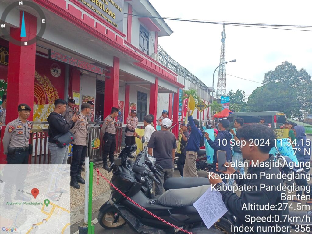 Sat Samapta Polres Pandeglang Berikan Pelayanan Prima dalam Pengamanan Unjuk Rasa MPRN di Rutan Pandeglang 10 WhatsApp Image 2024 09 10 at 17.11.45