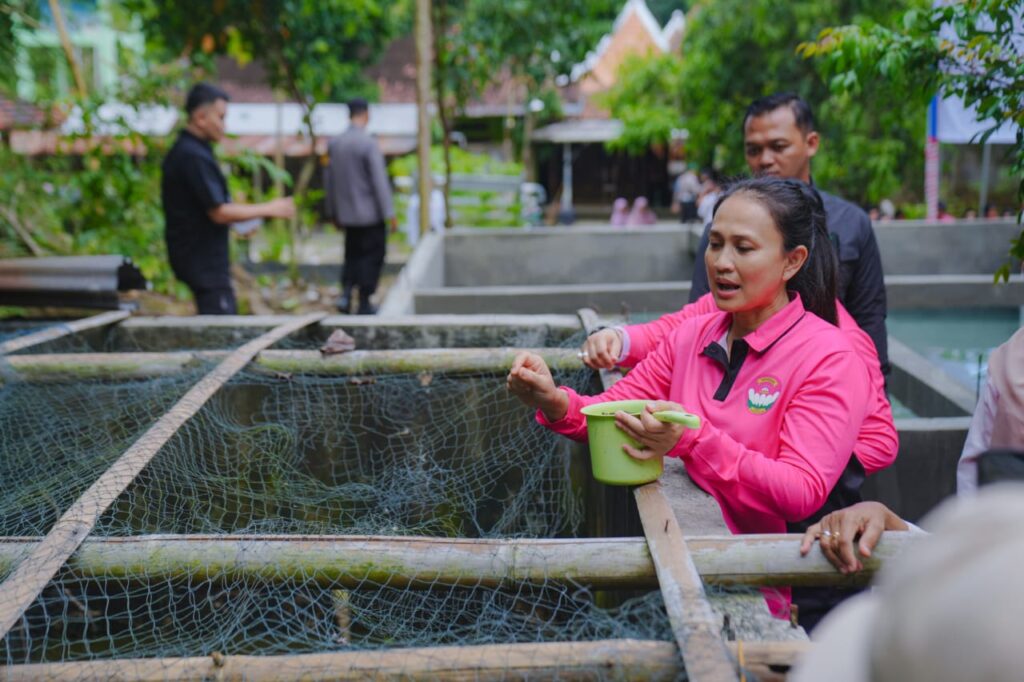 Yayasan Kemala Bhayangkari Gelar Bakti Sosial Sekaligus Kegiatan Dukung Ketahanan Pangan 1 WhatsApp Image 2025 02 14 at 18.53.03