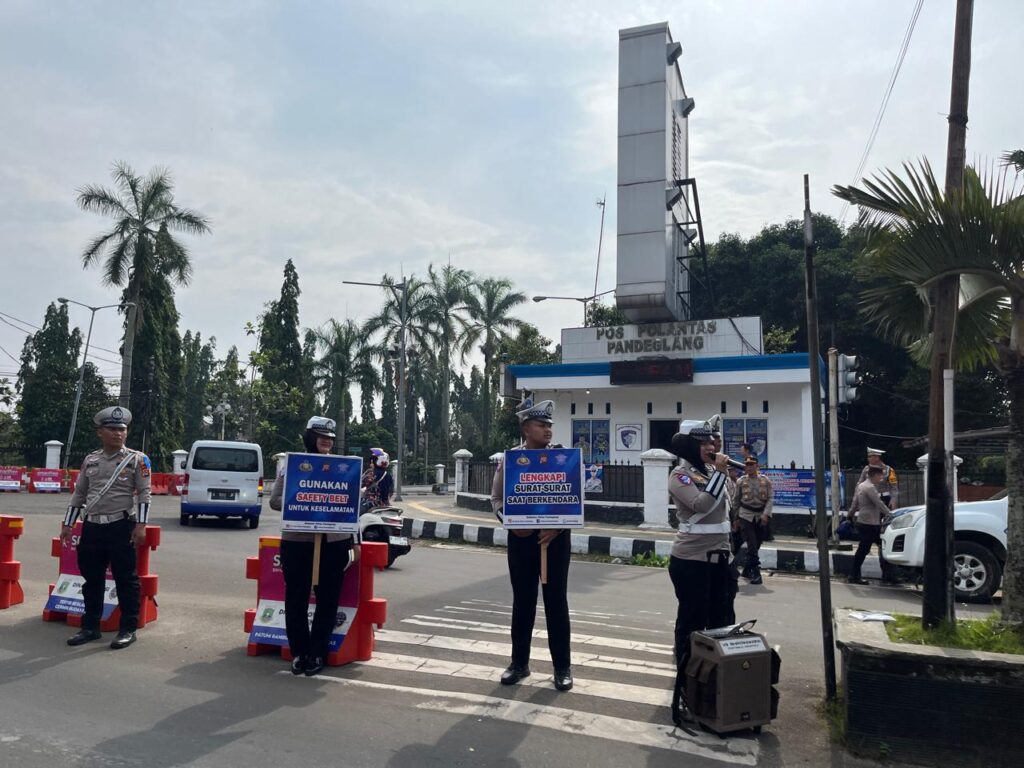 Polres Pandeglang Gelar Hari Ke-8 Operasi Keselamatan di Alun-Alun Pandeglang 10 WhatsApp Image 2025 02 17 at 09.39.50