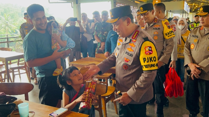 Tinjau Rest Area KM 456, Kapolri Instruksikan Jajaran Maksimal Beri Pelayanan dan Atur Lalin Arus Balik 10 IMG 20250405 200522