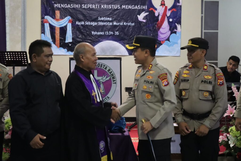Polres Pandeglang Gelar Pengamanan Hari Wafat Isa Almasih 2025, Kapolres Berikan Imbauan Kamtibmas di Rumah Ibadah 4 WhatsApp Image 2025 04 18 at 11.54.37