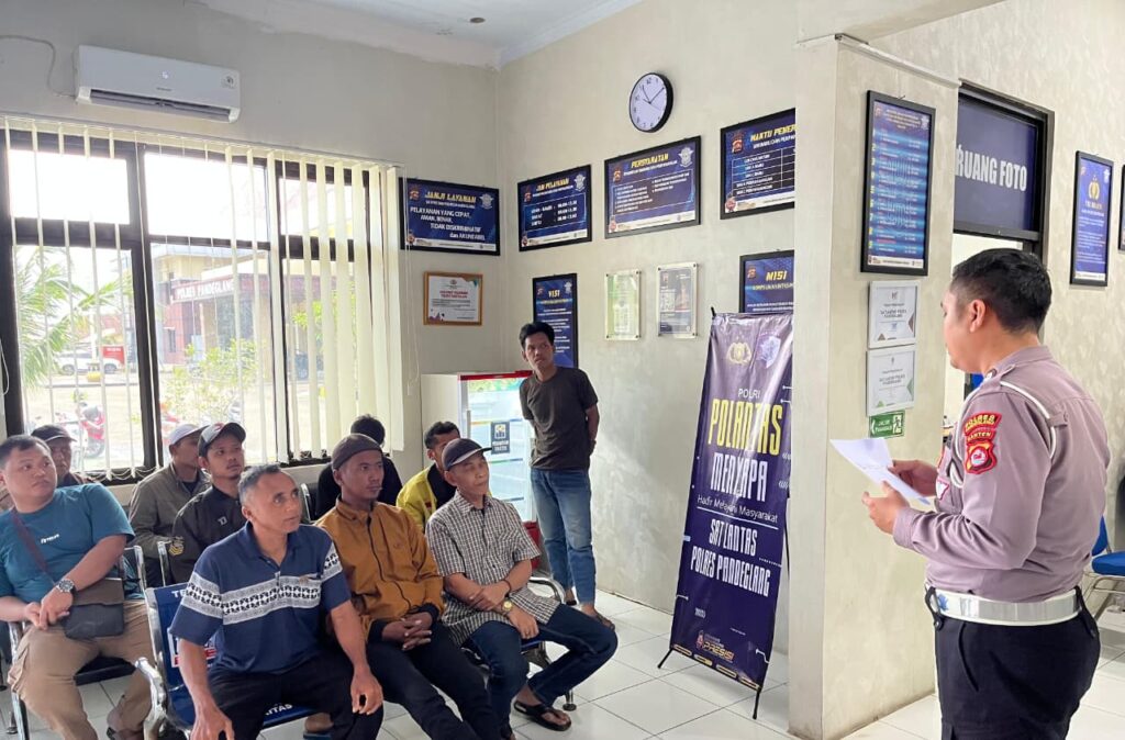 Satlantas Polres Pandeglang Gelar Coaching Clinic Pemohon SIM Baru Melalui Program Polantas Menyapa 4 WhatsApp Image 2025 12 13 at 09.31.52