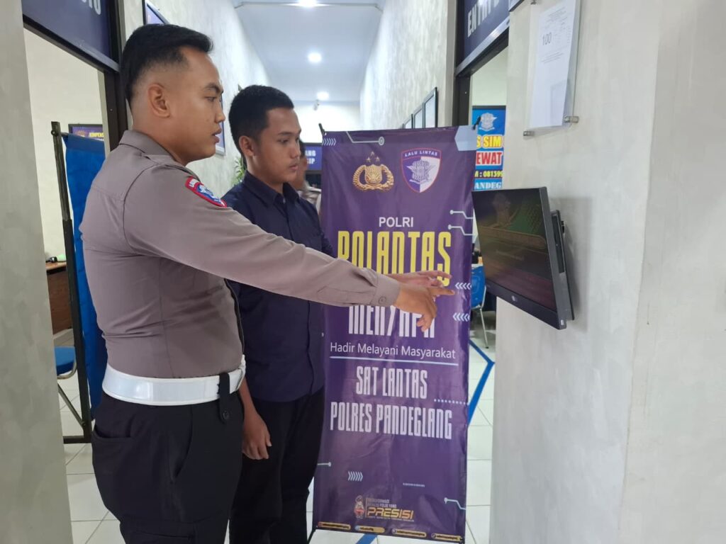 Satlantas Polres Pandeglang Gelar Coaching Clinic bagi Pemohon SIM Baru di Satpas 2 WhatsApp Image 2025 12 16 at 09.29.35