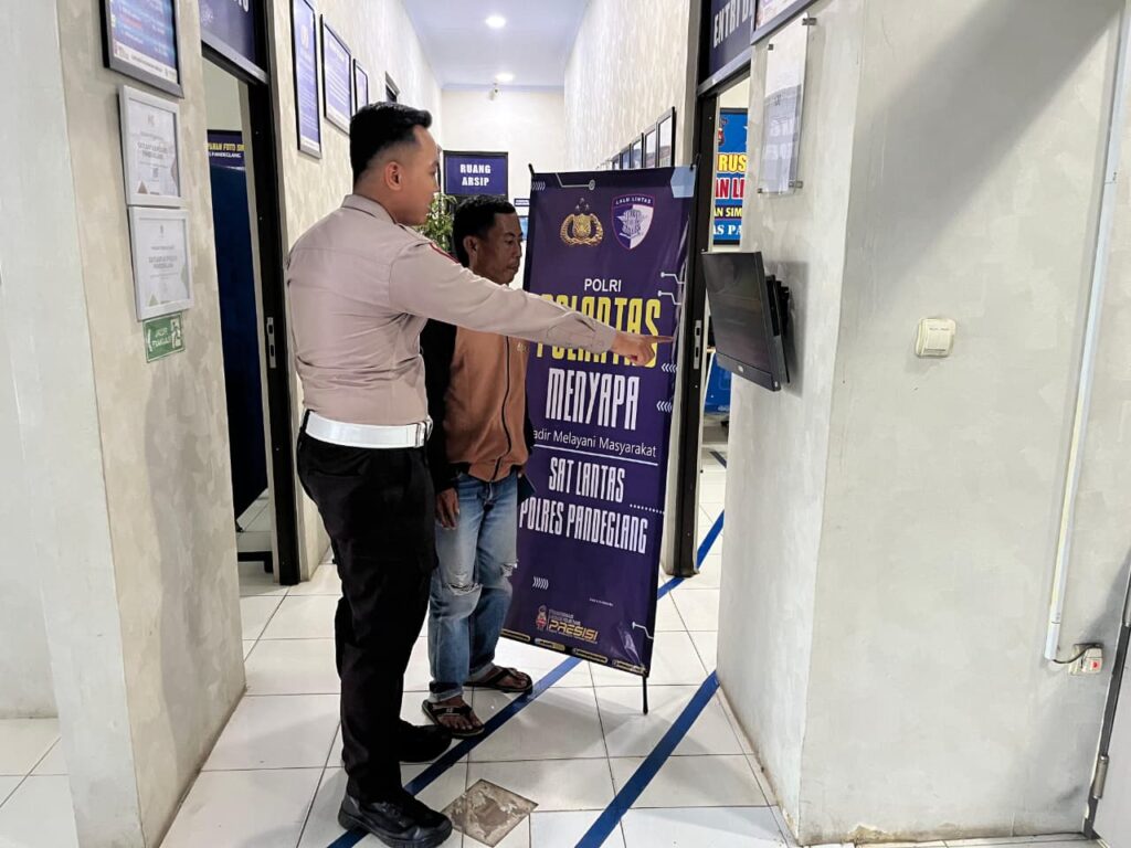 Satlantas Polres Pandeglang Gelar Pelayanan Prima melalui Coaching Clinic di Satpas 6 WhatsApp Image 2025 12 23 at 11.22.15