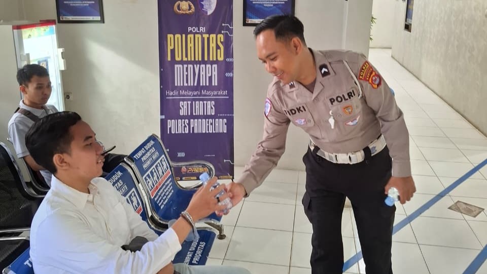 Satlantas Polres Pandeglang Gelar Program “Polantas Menyapa”, Berikan Pelayanan Prima kepada Pemohon SIM 3 WhatsApp Image 2026 01 28 at 09.11.16