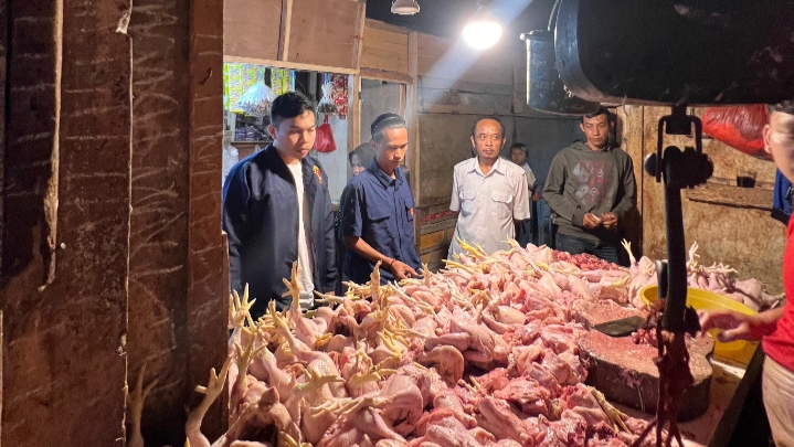 Satreskrim Polres Pandeglang Lakukan Pengecekan Harga Sembako di Pasar Badak Jelang Idul Fitri 1447 H 1 IMG 20260224 115631