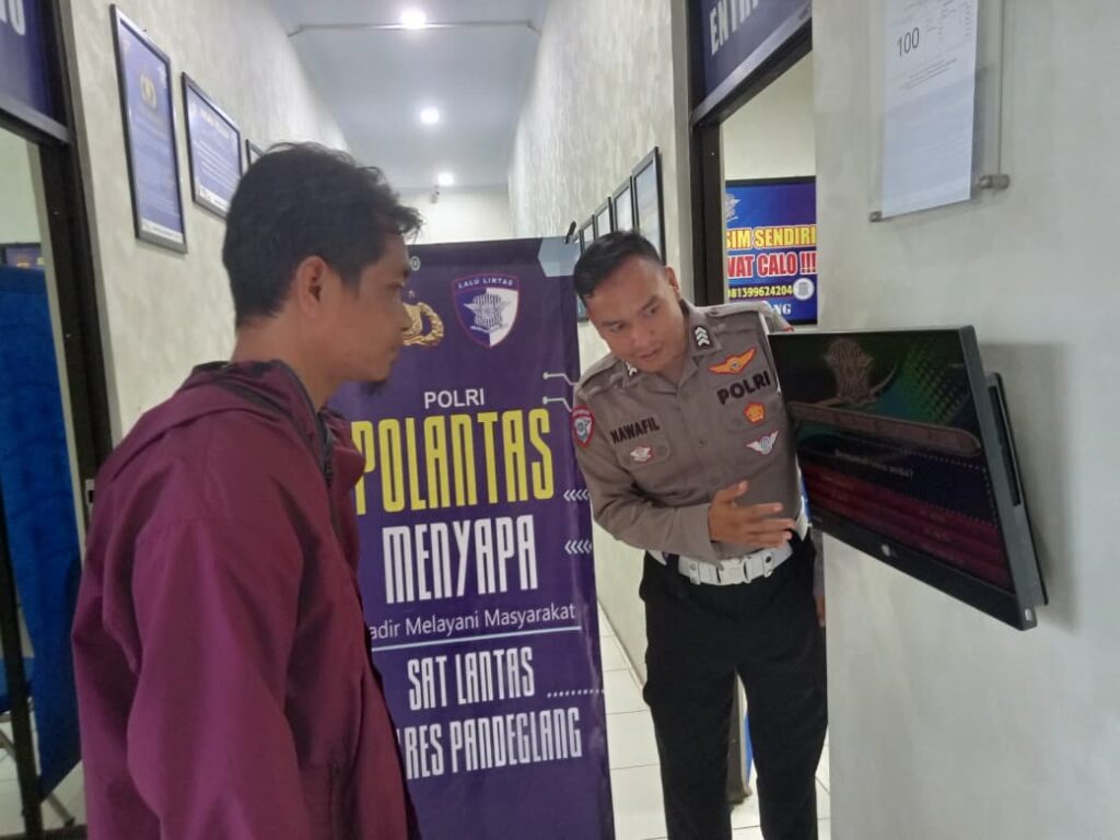 Satlantas Polres Pandeglang Gelar Program Polantas Menyapa di Satpas, Berikan Pelayanan Prima kepada Pemohon SIM 1 WhatsApp Image 2026 02 10 at 10.01.37