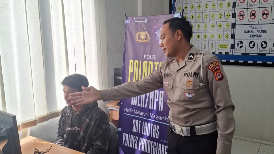 Satlantas Polres Pandeglang Laksanakan Program Polantas Menyapa, Wujudkan Pelayanan Prima kepada Masyarakat 7 WhatsApp Image 2026 02 19 at 09.08.15