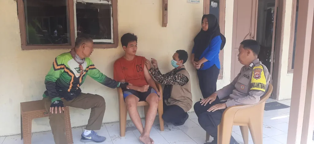 Humanis dan Peduli, Bhabinkamtibmas Polsek Pandeglang Bersama Nakes Lakukan Sambang Pasien ODGJ 3 MConverter.eu WhatsApp Image 2026 05 21 at 12.25.35
