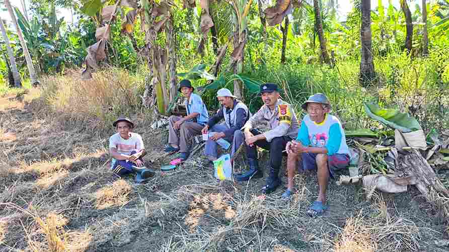 Melalui Sambang Humanis, Bhabinkamtibmas Polsek Cimanggu Rangkul Warga Petani untuk Bersinergi Menjaga Keamanan Lingkungan 7 WhatsApp Image 2026 07 28 at 12.00.36 11zon